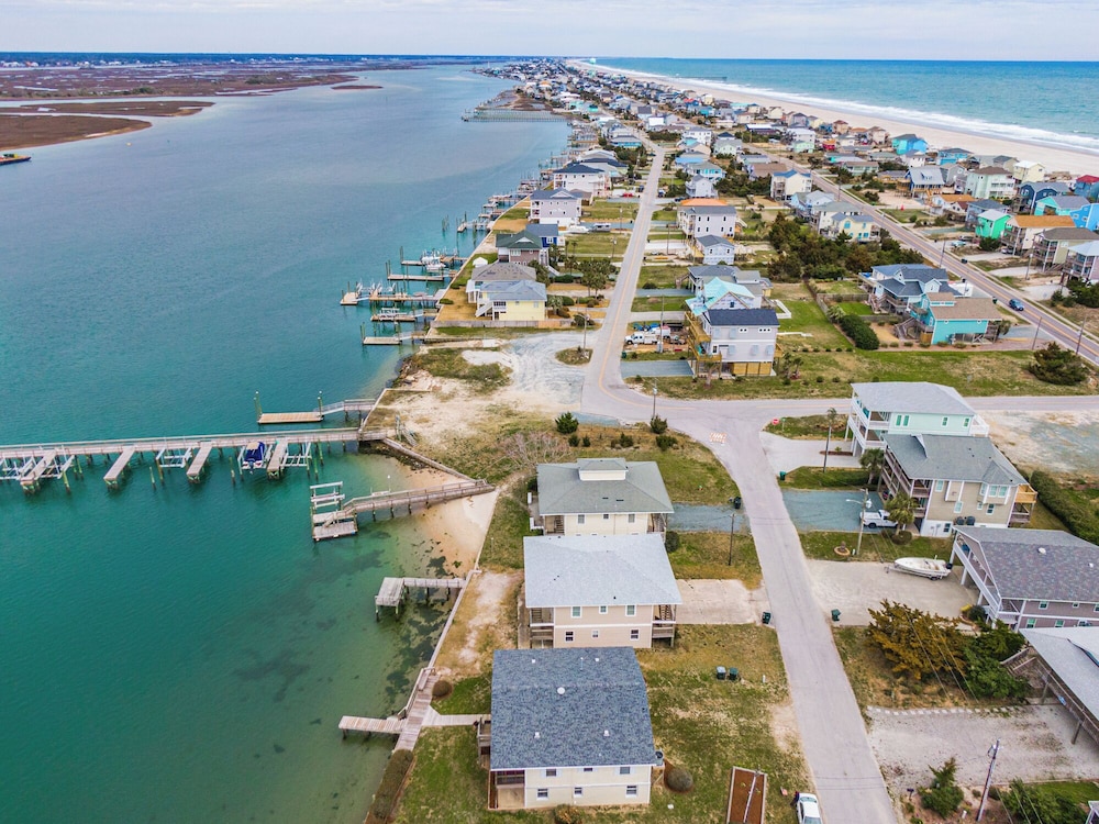Lindy-B by Topsail Realty