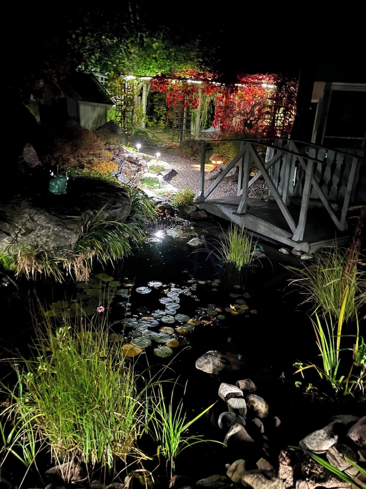 House with Hot Tub and Sauna 300 near the Lake