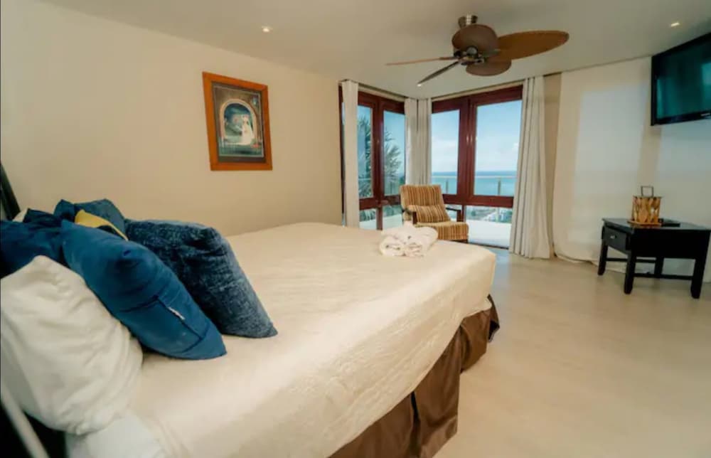 Beachside Getaway Suites view 3