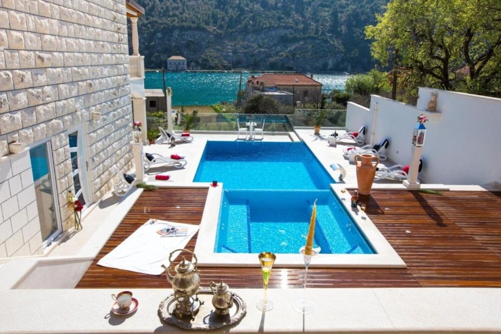 Franco - With sea View and Swimming Pool - H
