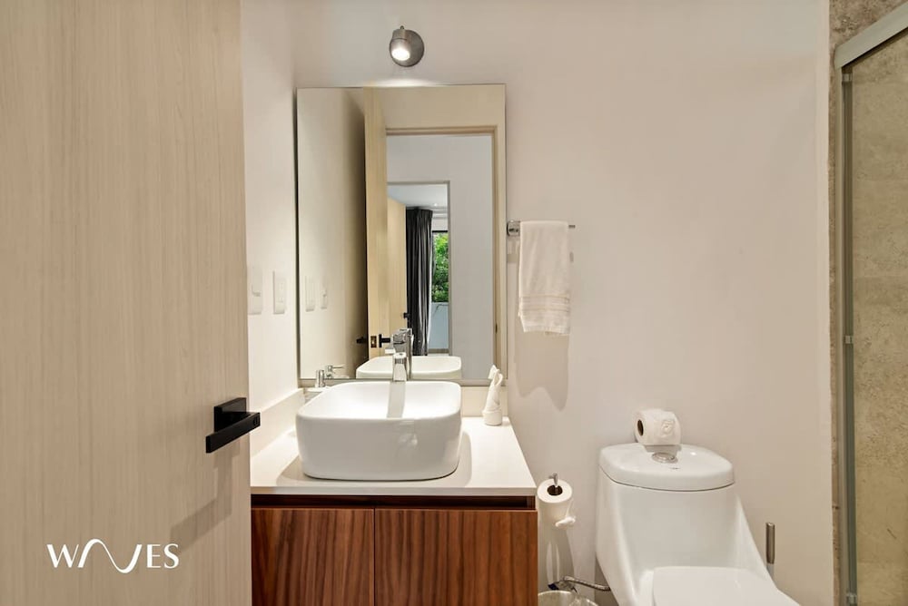1 Br LX Amenities Prime Location