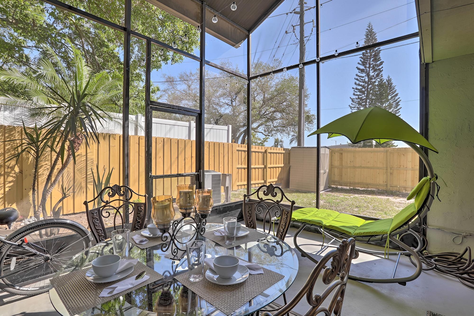 Sea La Vie - Townhome w/ Screened-in Patio! view 2