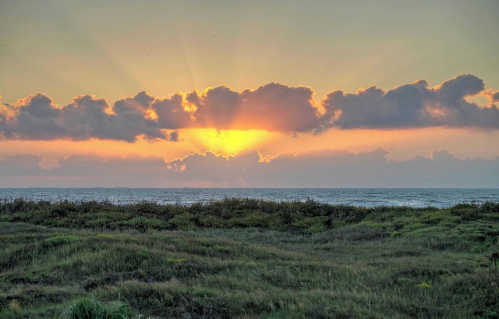 2 Beachfront Condos, Pool, Tennis/pickleball, Gulf View Island Retreat Complex