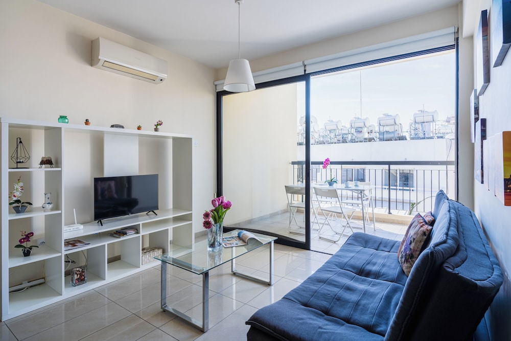 Glade - 1 BR Apt. & Balcony in Larnaca