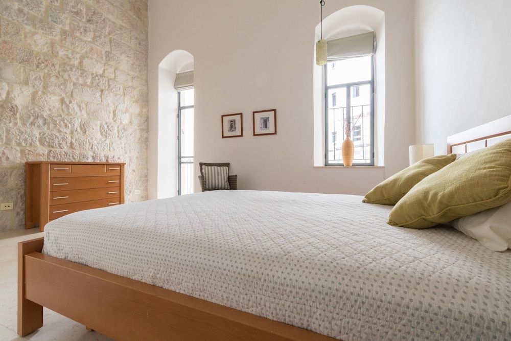 RENTAL ISRAEL- Modern aprt near Mamilla
