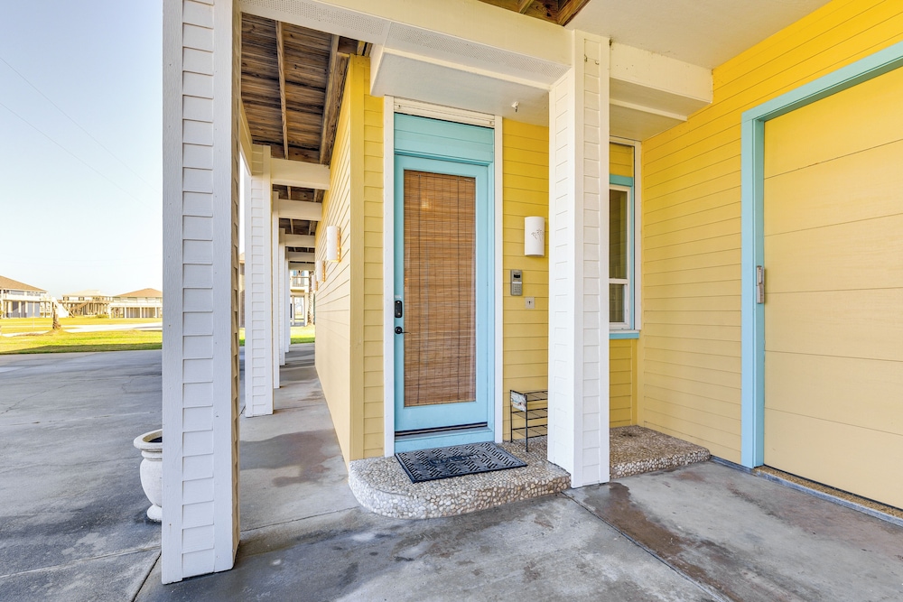 Beachfront Group Getaway on Bolivar Peninsula