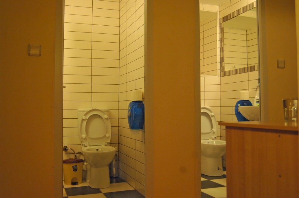 Chilloutlya Hostel&Bar