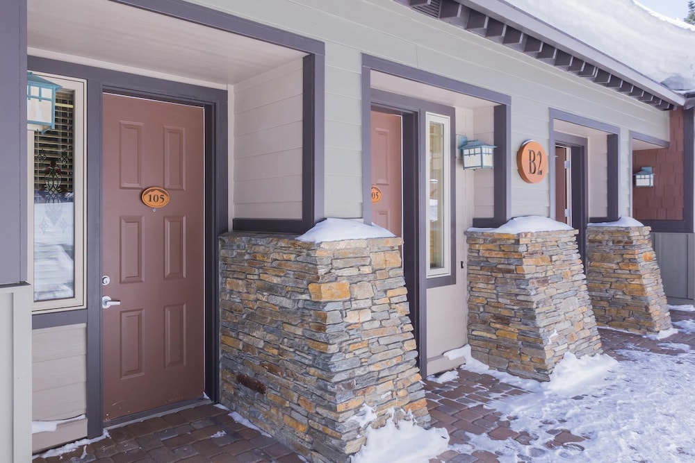 Hotel Mammoth Green 105 - Image 1