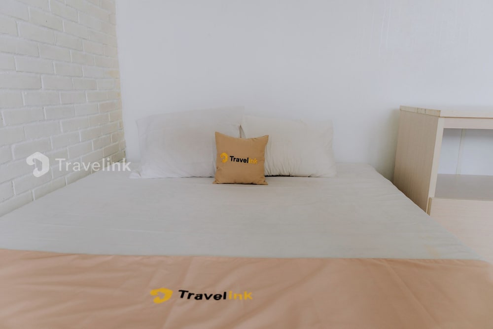 White Cabin By Travelink
