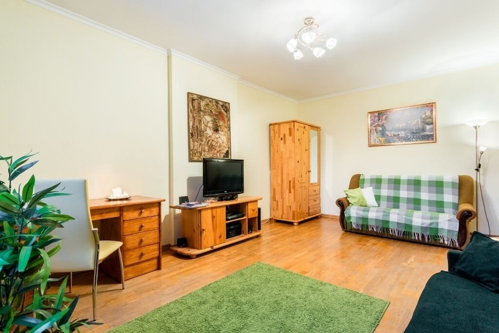 Apartment on Oruzheinyi 13 bld 2