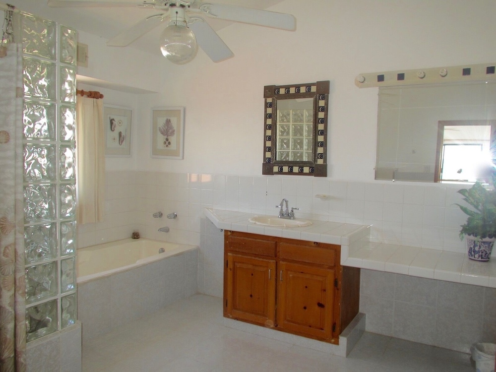 Playa Encanto Scenic Gem Ocean Front Home