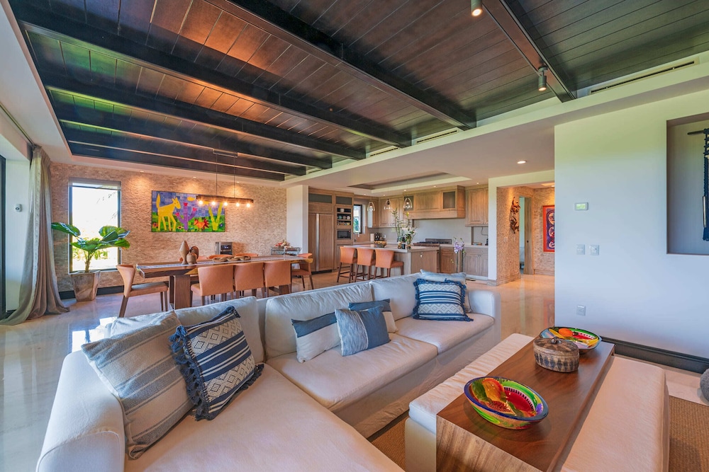 Amazing 3 Bedroom Condo - Property Image 4