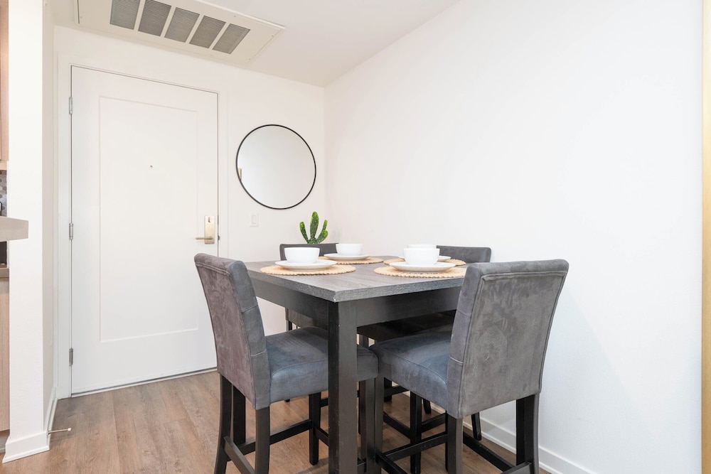 Hollywood Apartment Near Walk of Fame