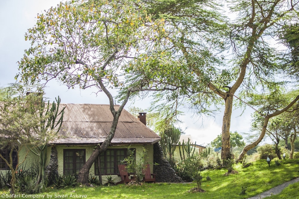 Hatari Lodge