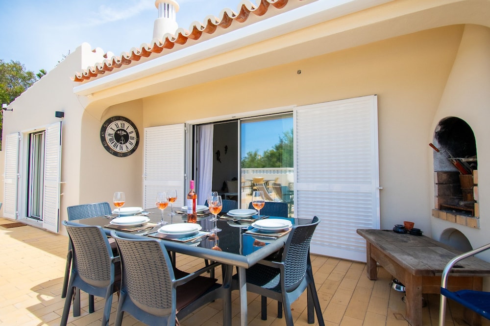 67 adm 3 Bedroom Villa Walking Distance to Carvo