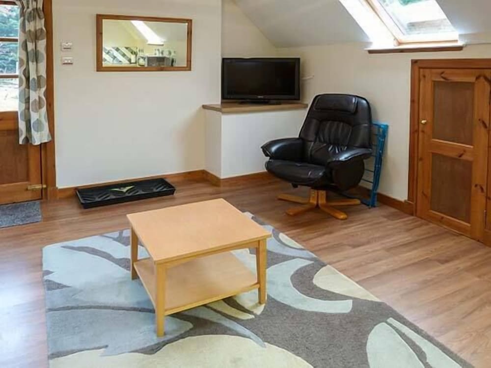 Lakefield Apartment view 4