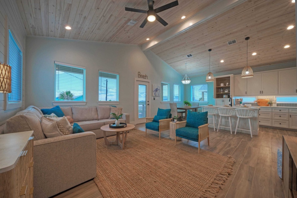 Pool, Firepit + Golf Cart Zone + Near Beach Looney Dunes by Avantstay