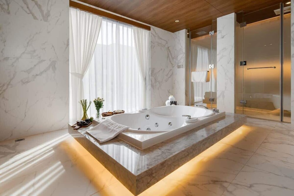 Beachfront Luxury Villa: Your Private Paradise