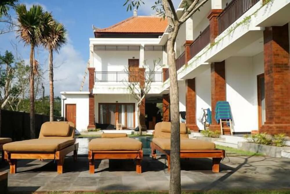 Seno Guesthouse & Cafe