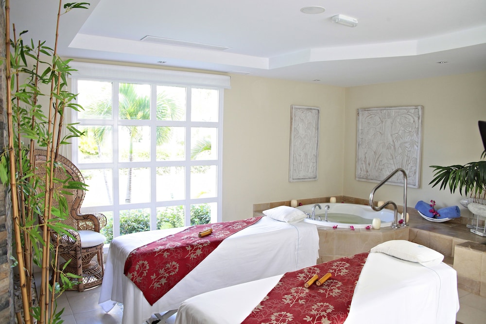 Bahia Principe Vacation Rentals - Four-Bedroom House