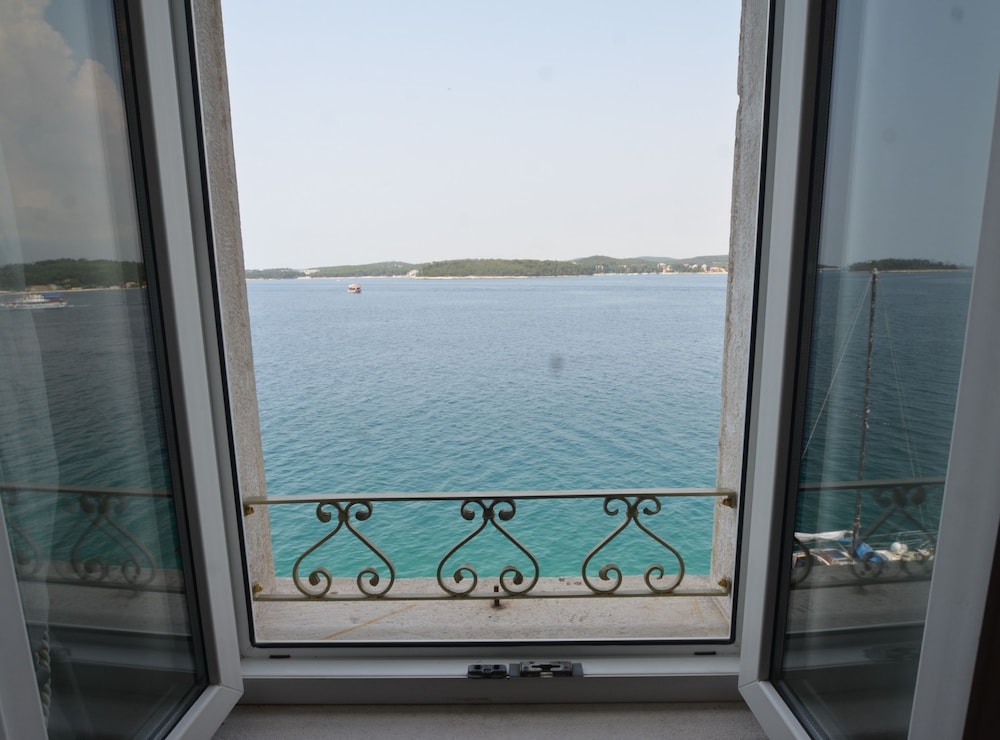 Serene Sea View Rovinj Apartment