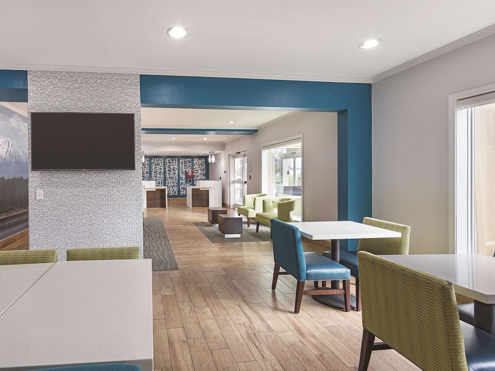 La Quinta Inn Suites by Wyndham Central Point - Medford - Property Image 16