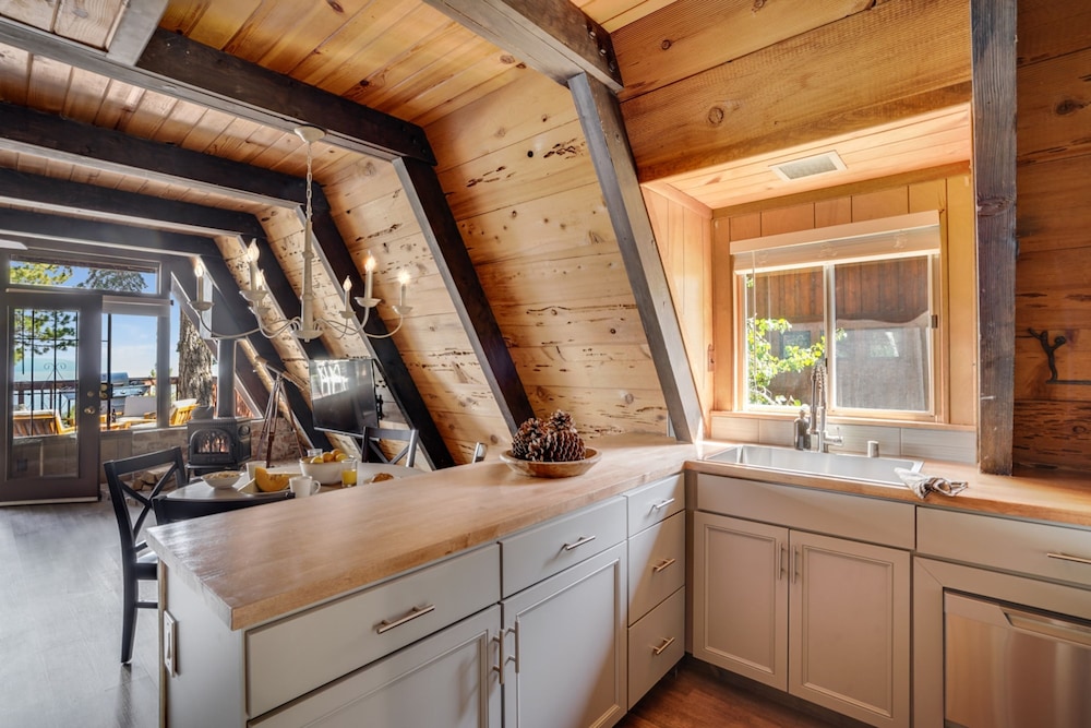 Horizon by Avantstay Stunning A-frame Cabin w Hot Tub Billiards Lake Views