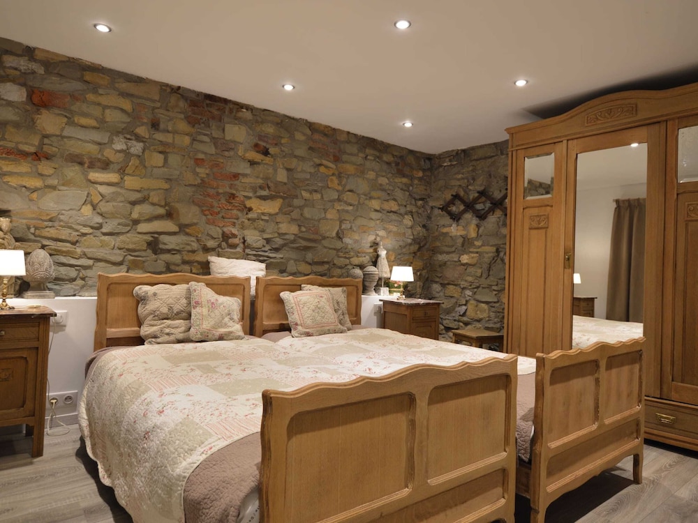 Stylish Stay Near Forest