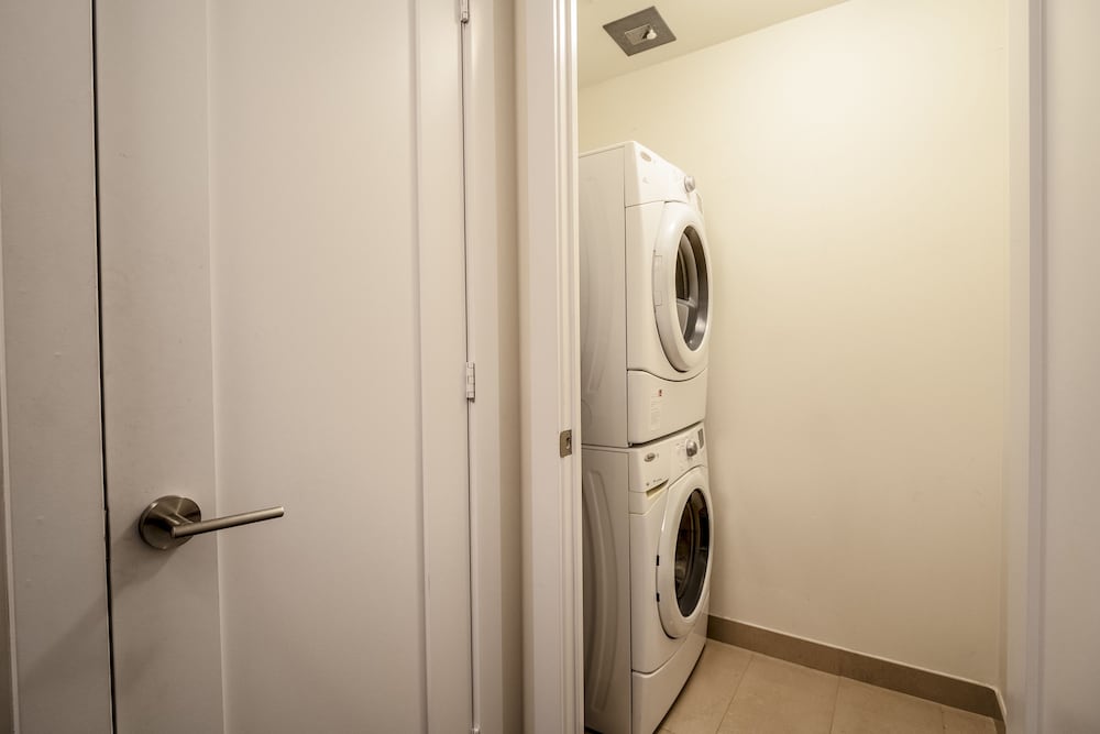 Galaxy Suites 300 Front Unit 3003