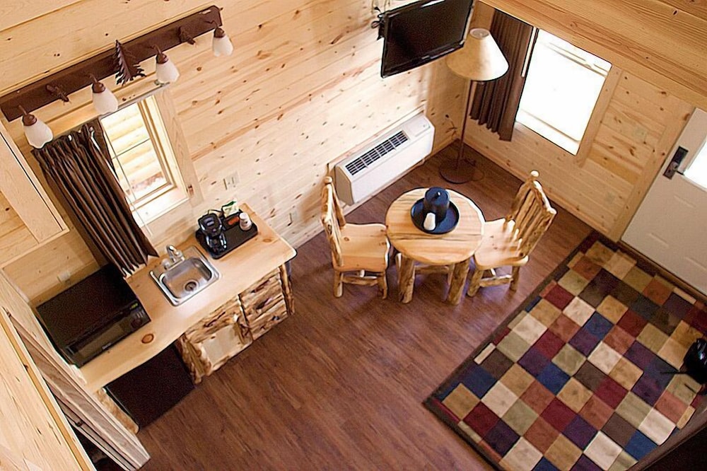 Cabins of Mackinaw