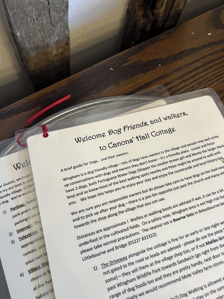 Local Pubs, Walking Routes, Cottage w Parking