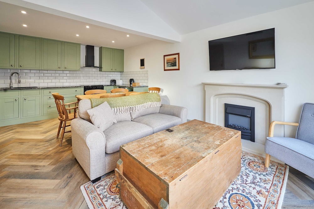 Host Stay Middle Cottage