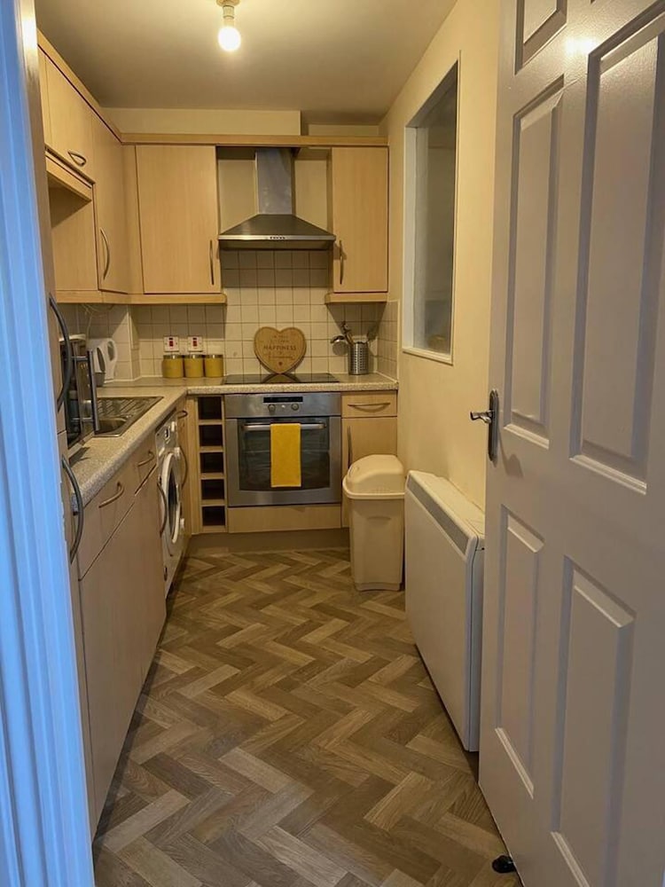 Remarkable 2-bed Apartment in Glasgow view 5