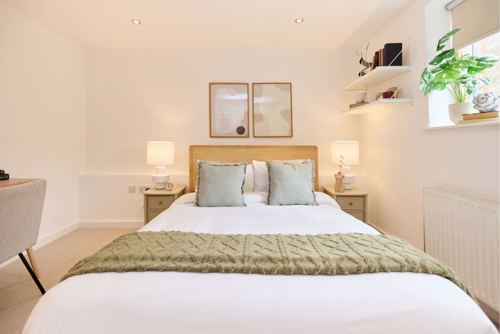 The Gwendolen Retreat - Inviting 2bdr Apartment With Balcony