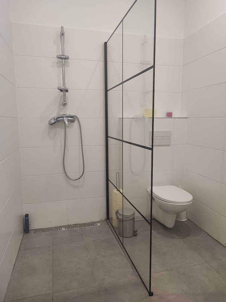 Modern 2BR Apartment In Prime Vienna