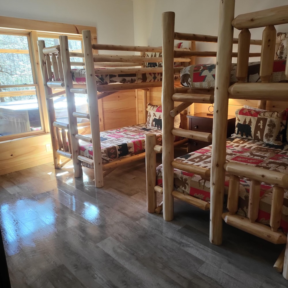 211 Misty Mountain Getaway 4 Bedroom Cabin
