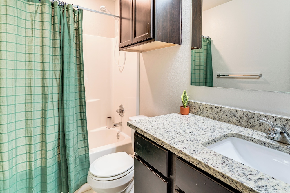 9 Mi to College Station: Dog-friendly Home w/ Yard