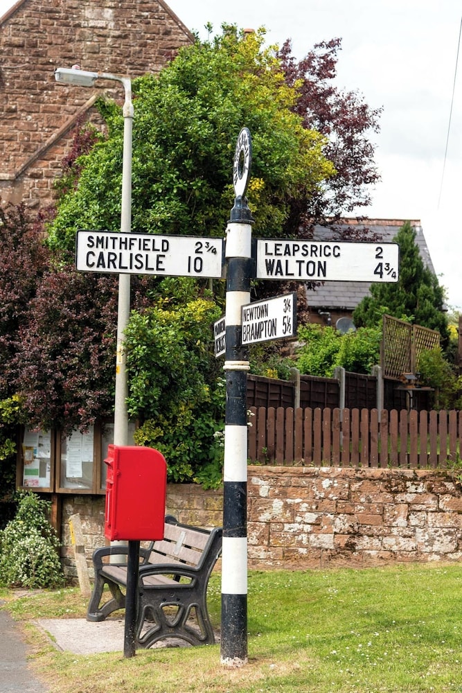 Beautiful 2-bed Cottage Near Carlisle With Hot Tub