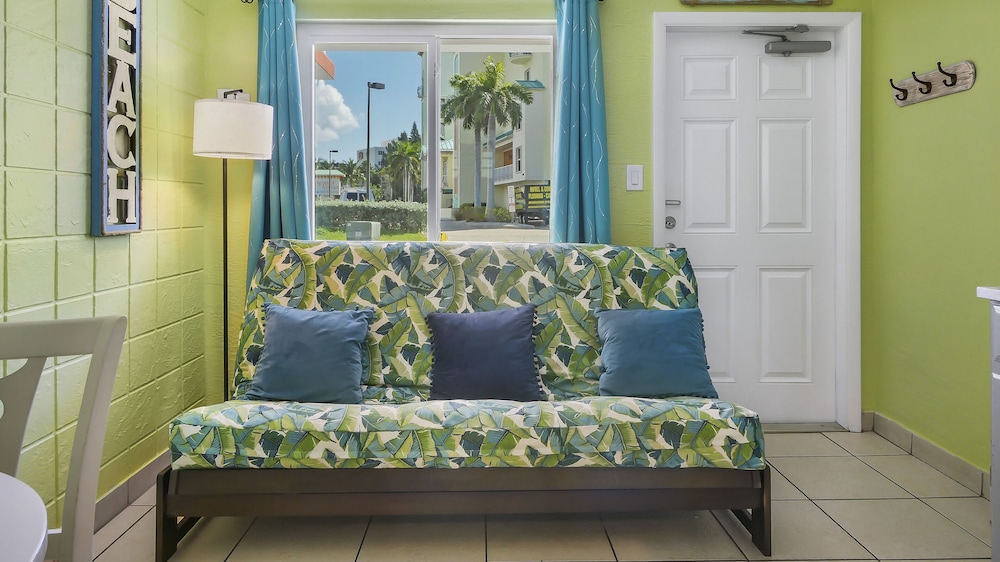 Beach House Hotel