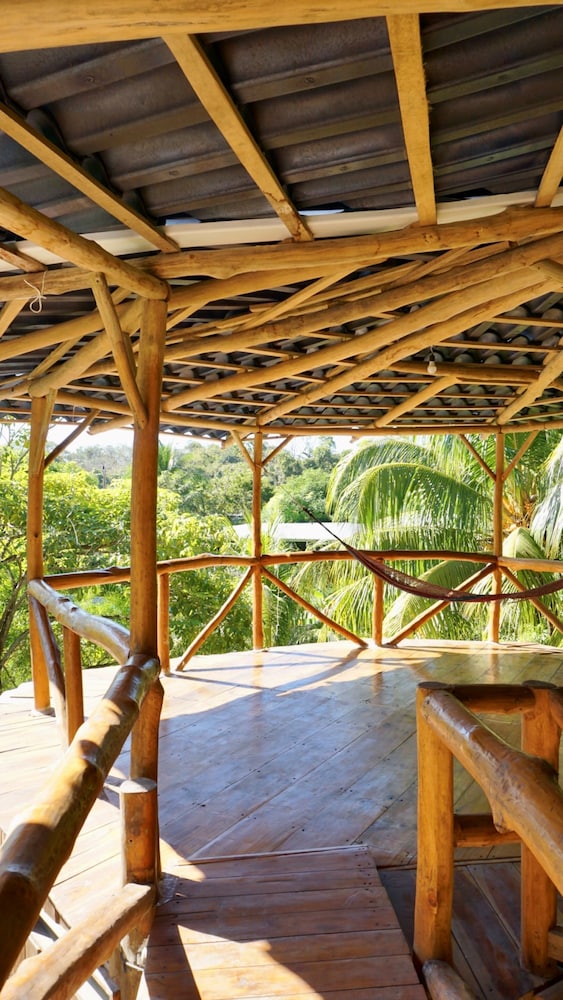 Don Jons Lodge -Surf & Yoga