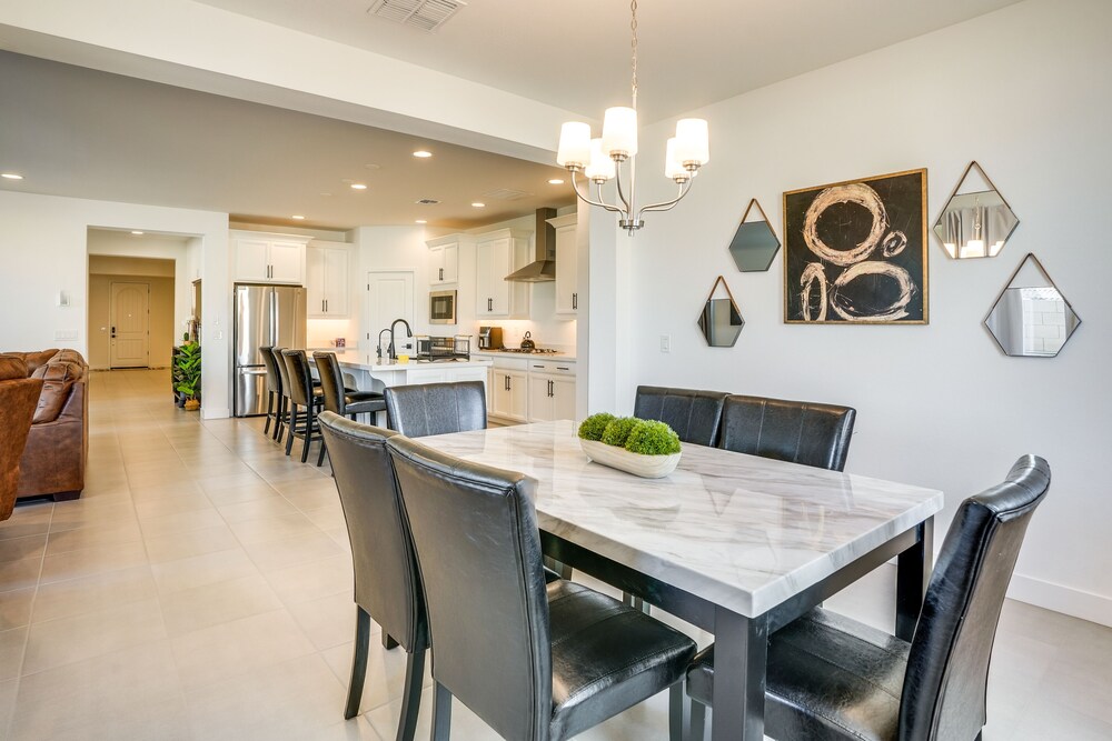 5 Mi to Westgate: Newly Built Glendale Home