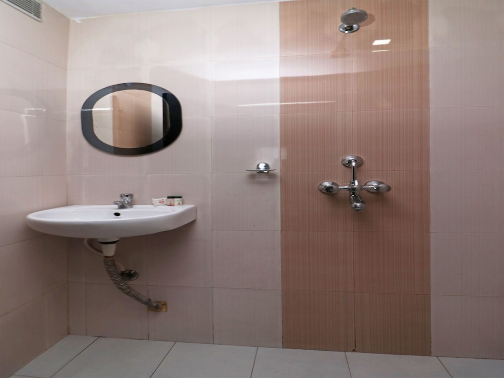 OYO 11722 Crystal Guest House