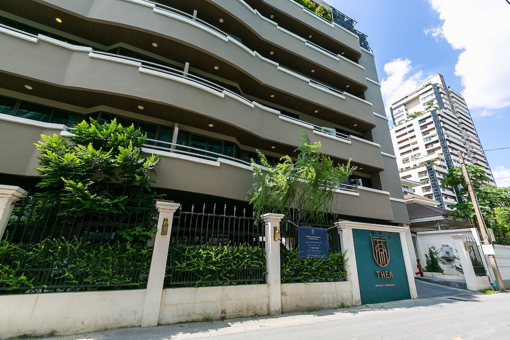 Your Private Oasis Stylish 2br With Spacious Living Room and Pool Access