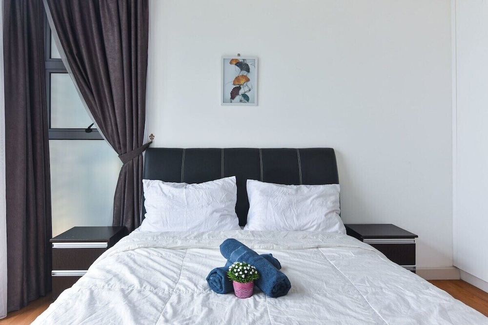 Modern High Floor 3BR Apt Bathtub Bkt Bintang