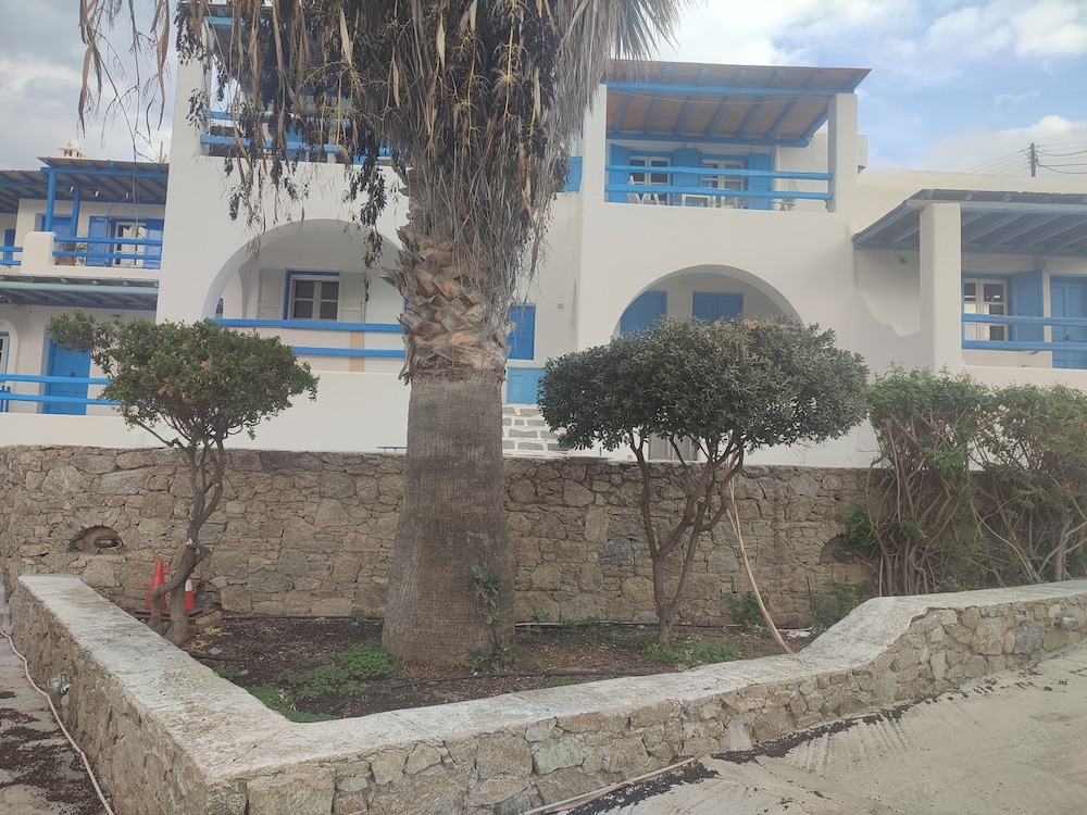 Ornos Beachside 2 Bd Stylish House