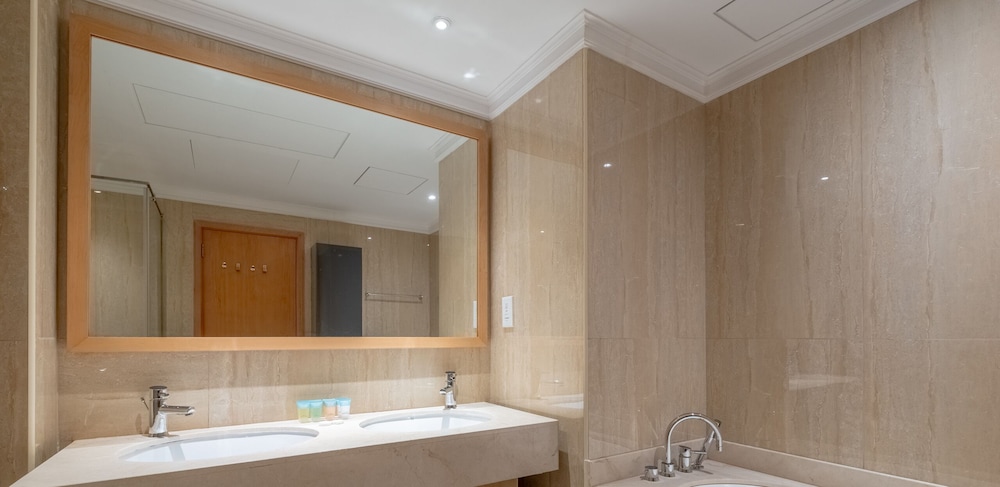 LUX The Shemara Marina View Suite