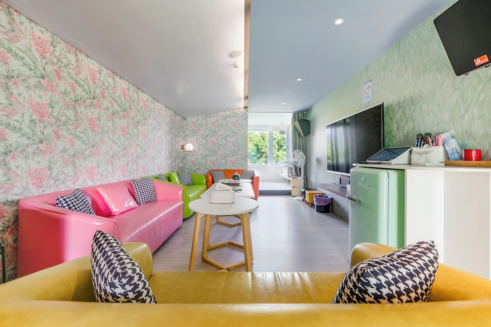 Happiness Pink B&B