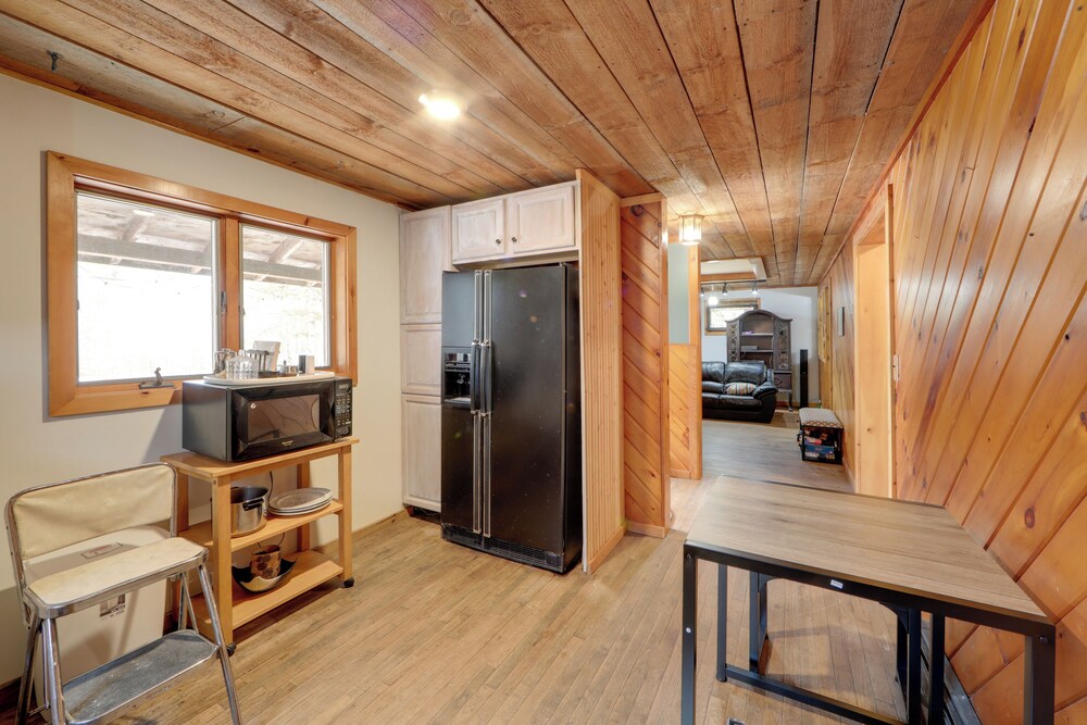 Fall Festival Retreat: Cabin w/ Deck & Yard!