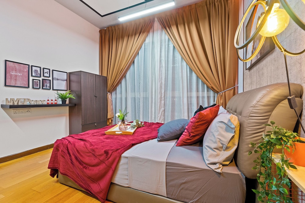 NaiBnB @ Regalia Residence