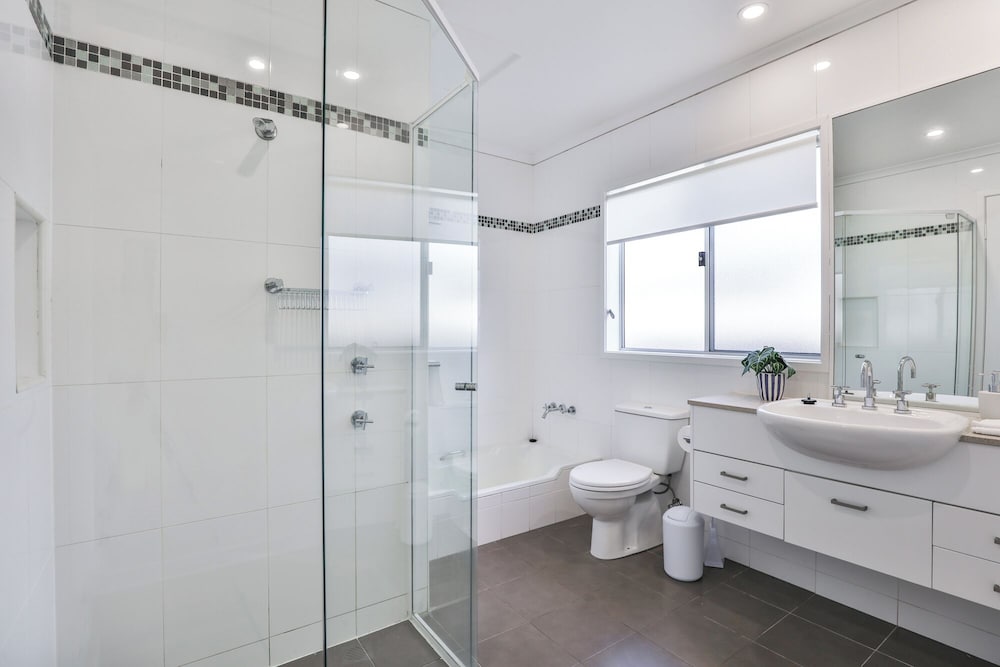 Luxe Waterfront Stay -Tallebudgera Creek